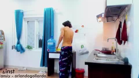 Snapshot of orlando__bloom chatting on 02/08/25, 11:33 Fansly and Instagram -  online show from 02/08/25, 11:33