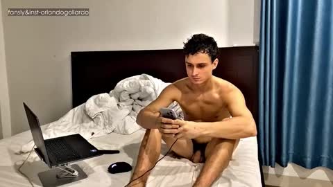 Snapshot of orlando__bloom chatting on 10/15/25, 01:44 Fansly and Instagram -  online show from 10/15/25, 01:44