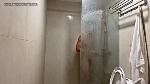 Snapshot of orlando__bloom chatting on 10/22/25, 12:27 Fansly and Instagram -  online show from 10/22/25, 12:27