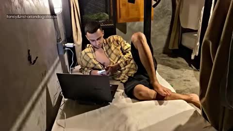 Snapshot of orlando__bloom chatting on 11/04/25, 08:46 Fansly and Instagram -  online show from 11/04/25, 08:46