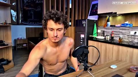 Snapshot of orlando__bloom chatting on 04/10/26, 10:31 Fansly and Instagram - online show from 04/10/26, 10:31