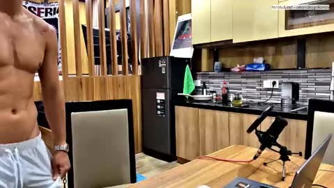 Snapshot of orlando__bloom chatting on 04/12/26, 11:59 Fansly and Instagram - online show from 04/12/26, 11:59