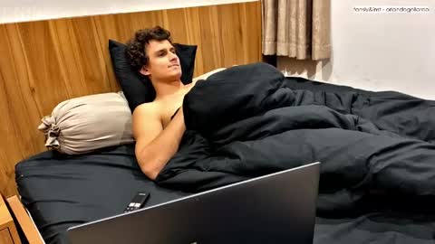 Snapshot of orlando__bloom chatting on 04/16/26, 09:39 Fansly and Instagram - online show from 04/16/26, 09:39