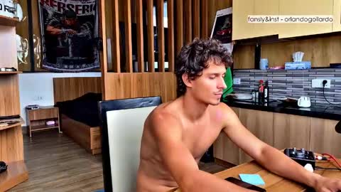 Snapshot of orlando__bloom chatting on 04/24/26, 01:08 Fansly and Instagram - online show from 04/24/26, 01:08