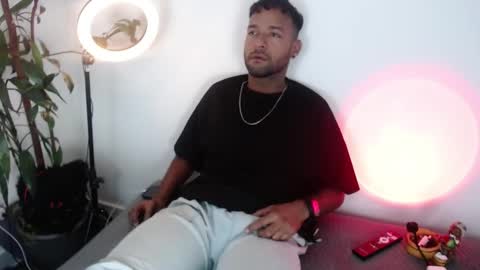 Snapshot of orlando_horny chatting on 10/14/25, 12:44 orlando_horny online show from 10/14/25, 12:44