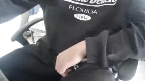 Snapshot of orobrus chatting on 01/12/25, 01:27 Oroborus online show from 01/12/25, 01:27