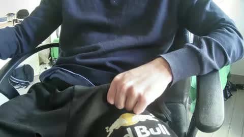 Snapshot of orobrus chatting on 02/06/25, 11:32 Oroborus online show from 02/06/25, 11:32