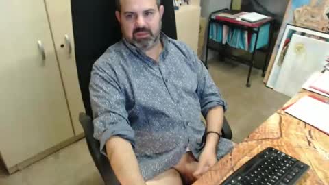 Snapshot of oscar_msng chatting on 12/19/24, 05:50 Oscar online show from 12/19/24, 05:50