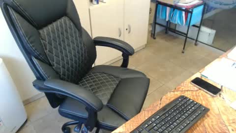 Snapshot of oscar_msng chatting on 09/23/25, 05:16 Oscar online show from 09/23/25, 05:16