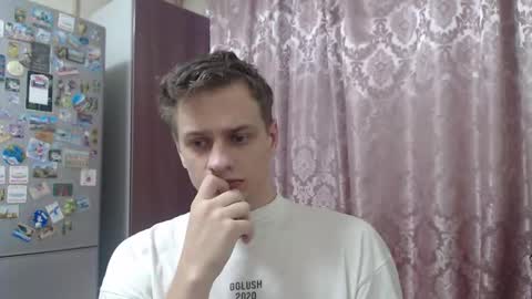 Snapshot of oscar_sssky chatting on 12/20/25, 12:40 Oscar online show from 12/20/25, 12:40