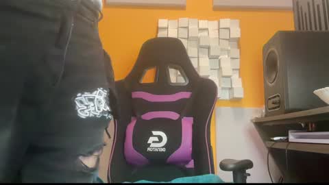 Snapshot of oscarsavage chatting on 02/03/25, 09:41 Oscar Steel Savage online show from 02/03/25, 09:41