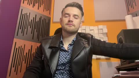 Snapshot of oscarsavage chatting on 02/05/25, 07:20 Oscar Steel Savage online show from 02/05/25, 07:20