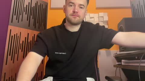 Snapshot of oscarsavage chatting on 02/06/25, 10:15 Oscar Steel Savage online show from 02/06/25, 10:15