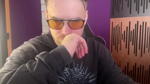 Snapshot of oscarsavage chatting on 02/08/25, 04:25 Oscar Steel Savage online show from 02/08/25, 04:25