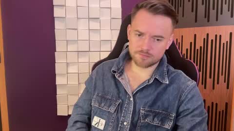 Snapshot of oscarsavage chatting on 02/14/25, 05:14 Oscar Steel Savage online show from 02/14/25, 05:14