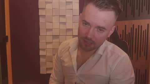 Snapshot of oscarsavage chatting on 03/05/25, 05:18 Oscar Steel Savage online show from 03/05/25, 05:18