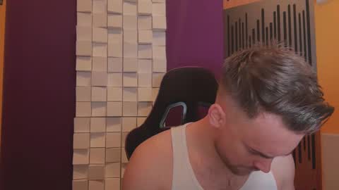 Snapshot of oscarsavage chatting on 03/06/25, 08:05 Oscar Steel Savage online show from 03/06/25, 08:05