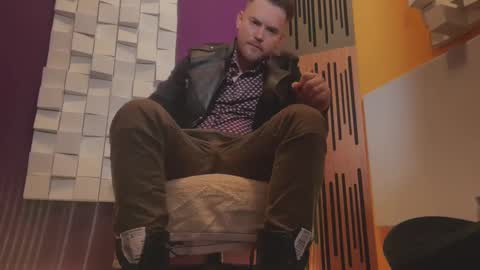 Snapshot of oscarsavage chatting on 03/08/25, 08:35 Oscar Steel Savage online show from 03/08/25, 08:35