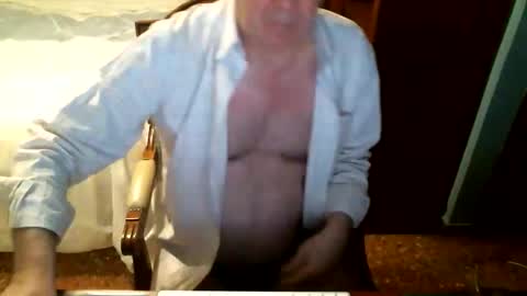Snapshot of oscarw chatting on 10/17/25, 02:30 Oscar online show from 10/17/25, 02:30