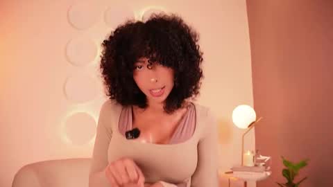 Snapshot of oshun_25 chatting on 03/20/26, 12:10 Oshun online show from 03/20/26, 12:10