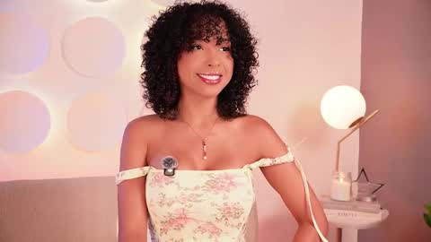 Snapshot of oshun_25 chatting on 03/25/26, 12:44 Oshun online show from 03/25/26, 12:44