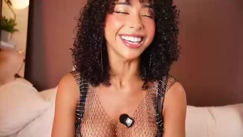 Snapshot of oshun_25 chatting on 07/02/26, 12:22 Oshun online show from 07/02/26, 12:22