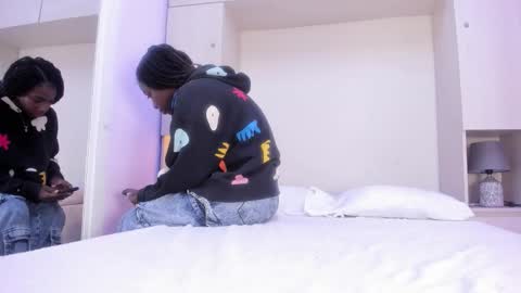 oshun_444 online show from 03/12/26, 12:11