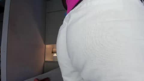 oshun_444 online show from 05/11/26, 12:11