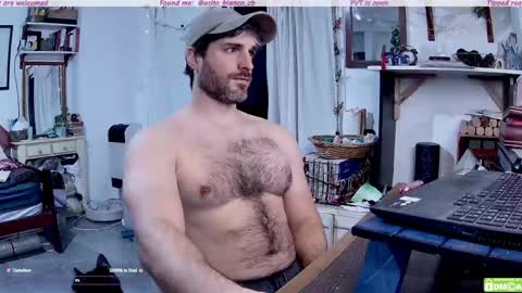 Snapshot of osito_blanco chatting on 05/20/26, 10:27 Osito Blanco online show from 05/20/26, 10:27