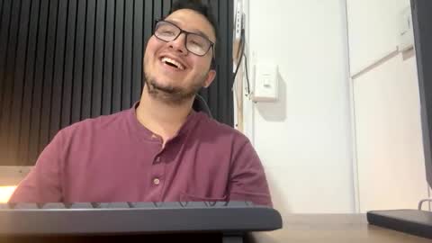 Snapshot of osomalicioso chatting on 11/07/25, 05:40 juan online show from 11/07/25, 05:40