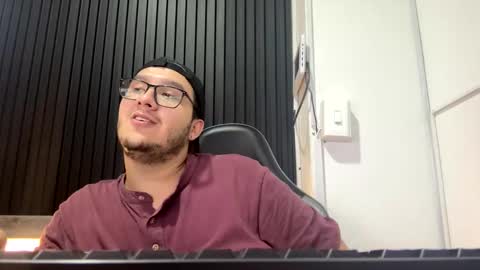 Snapshot of osomalicioso chatting on 11/08/25, 11:03 juan online show from 11/08/25, 11:03