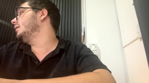 Snapshot of osomalicioso chatting on 11/11/25, 04:56 juan online show from 11/11/25, 04:56