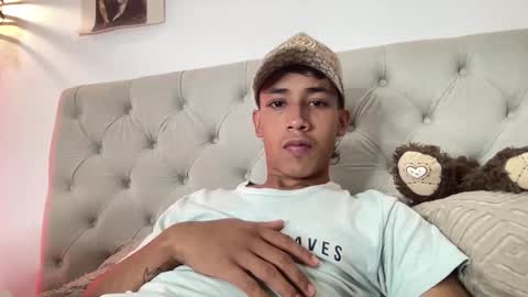 Snapshot of ostin_18hot chatting on 11/14/25, 02:21 ostin 18hot online show from 11/14/25, 02:21