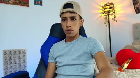 Snapshot of ostin_18hot chatting on 11/30/25, 01:53 ostin 18hot online show from 11/30/25, 01:53