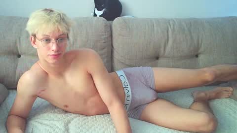 Snapshot of ostin_meoww chatting on 12/04/24, 07:39 Ostin online show from 12/04/24, 07:39