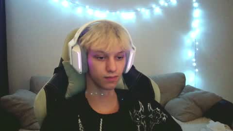 Snapshot of ostin_meoww chatting on 12/06/24, 10:38 Ostin online show from 12/06/24, 10:38