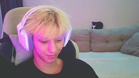 Snapshot of ostin_meoww chatting on 12/24/24, 03:05 Ostin online show from 12/24/24, 03:05