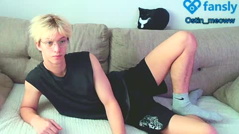 Snapshot of ostin_meoww chatting on 01/10/25, 08:18 Ostin online show from 01/10/25, 08:18