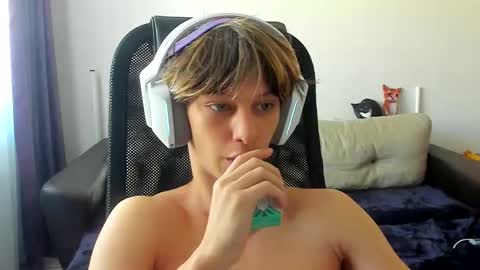 Snapshot of ostin_meoww chatting on 09/10/25, 05:07 Ostin online show from 09/10/25, 05:07