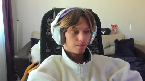 Snapshot of ostin_meoww chatting on 09/15/25, 03:50 Ostin online show from 09/15/25, 03:50