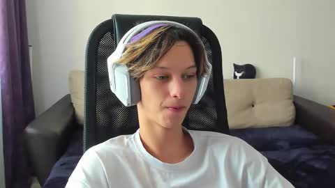 Snapshot of ostin_meoww chatting on 09/21/25, 09:00 Ostin online show from 09/21/25, 09:00