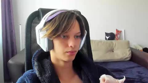 Snapshot of ostin_meoww chatting on 10/29/25, 07:21 Ostin online show from 10/29/25, 07:21