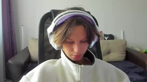 Snapshot of ostin_meoww chatting on 11/06/25, 08:15 Ostin online show from 11/06/25, 08:15