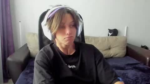 Snapshot of ostin_meoww chatting on 11/15/25, 07:27 Ostin online show from 11/15/25, 07:27