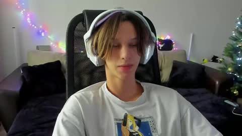 Snapshot of ostin_meoww chatting on 12/03/25, 07:38 Ostin online show from 12/03/25, 07:38