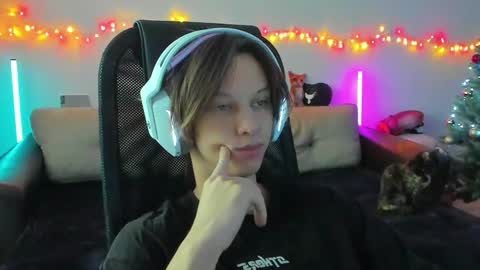 Snapshot of ostin_meoww chatting on 12/15/25, 06:39 Ostin online show from 12/15/25, 06:39