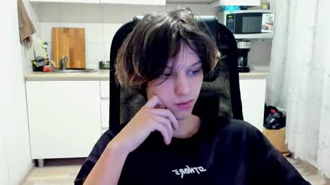 Snapshot of ostin_meoww chatting on 12/18/25, 11:38 Ostin online show from 12/18/25, 11:38