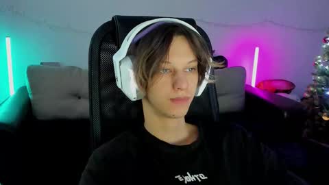 Snapshot of ostin_meoww chatting on 12/20/25, 09:38 Ostin online show from 12/20/25, 09:38