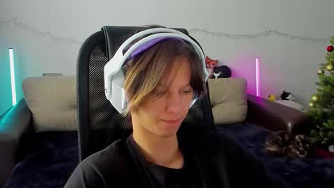 Snapshot of ostin_meoww chatting on 12/21/25, 05:58 Ostin online show from 12/21/25, 05:58