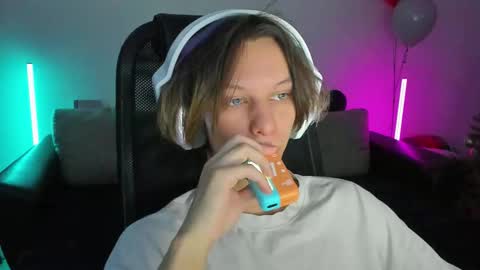 Snapshot of ostin_meoww chatting on 01/11/26, 01:16 Ostin online show from 01/11/26, 01:16